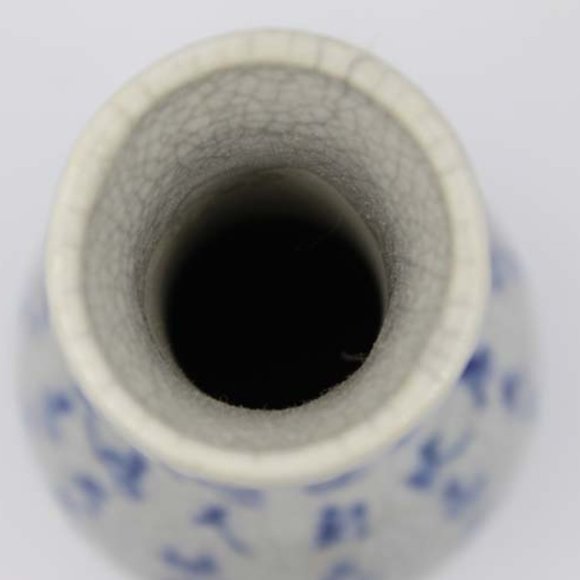 Chinese Cracked Ice Porcelain Vase - Picture 6 of 7